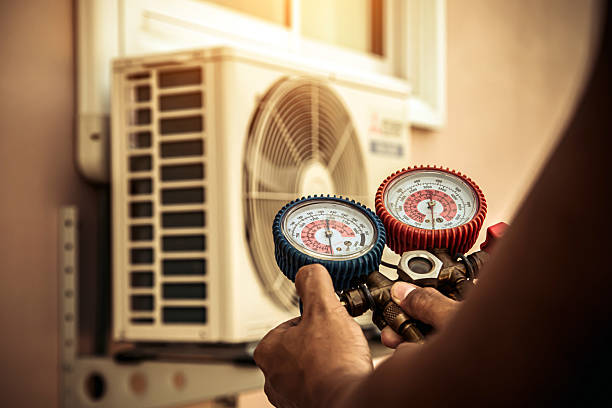Professional Hvac technician working in Newark, DE